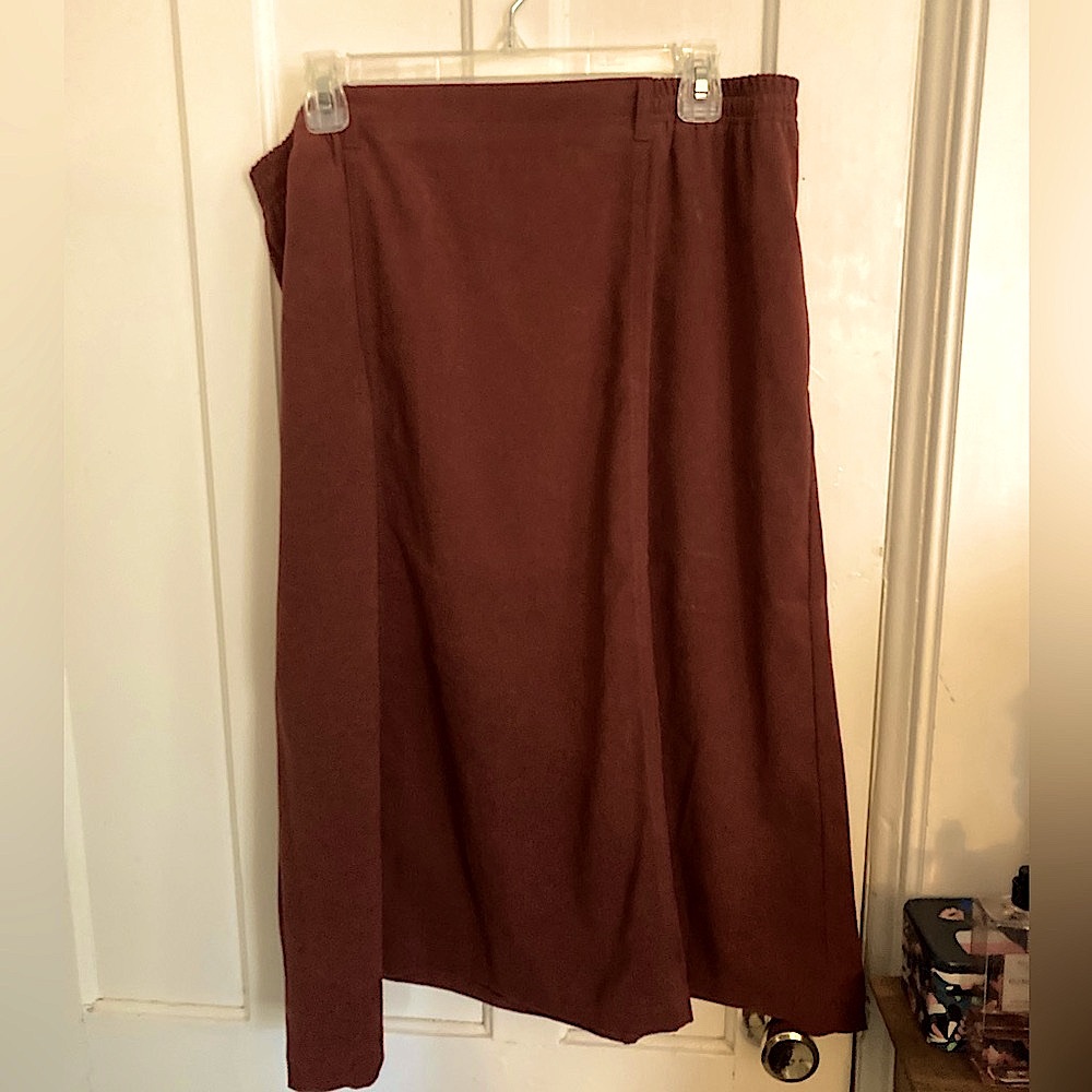 Appleseeds. Burnt orange, velvet soft textured skirt with side pockets.